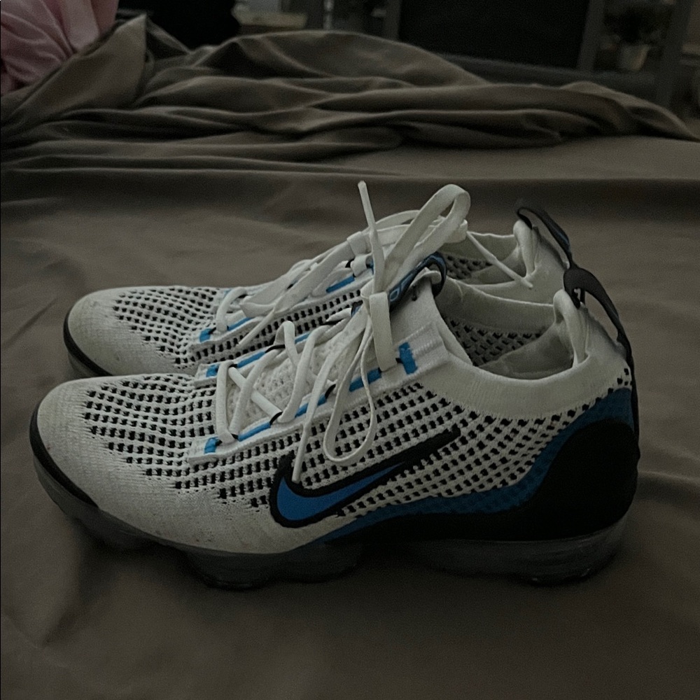 Nike Kids White and Black Sneakers with Blue Accents